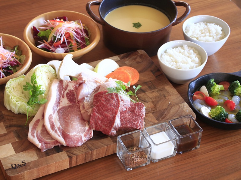 PICA山中湖｜秋冬のアウトドア時間をゆっくり味わう焚火プラン｜夕食「Premium BBQコース」
